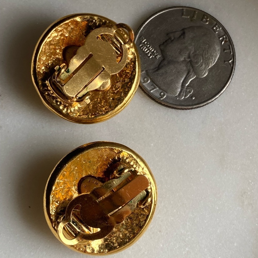 Host pick Authentic Vintage Chanel gold plated Clip on earrings - Picture 13 of 17
